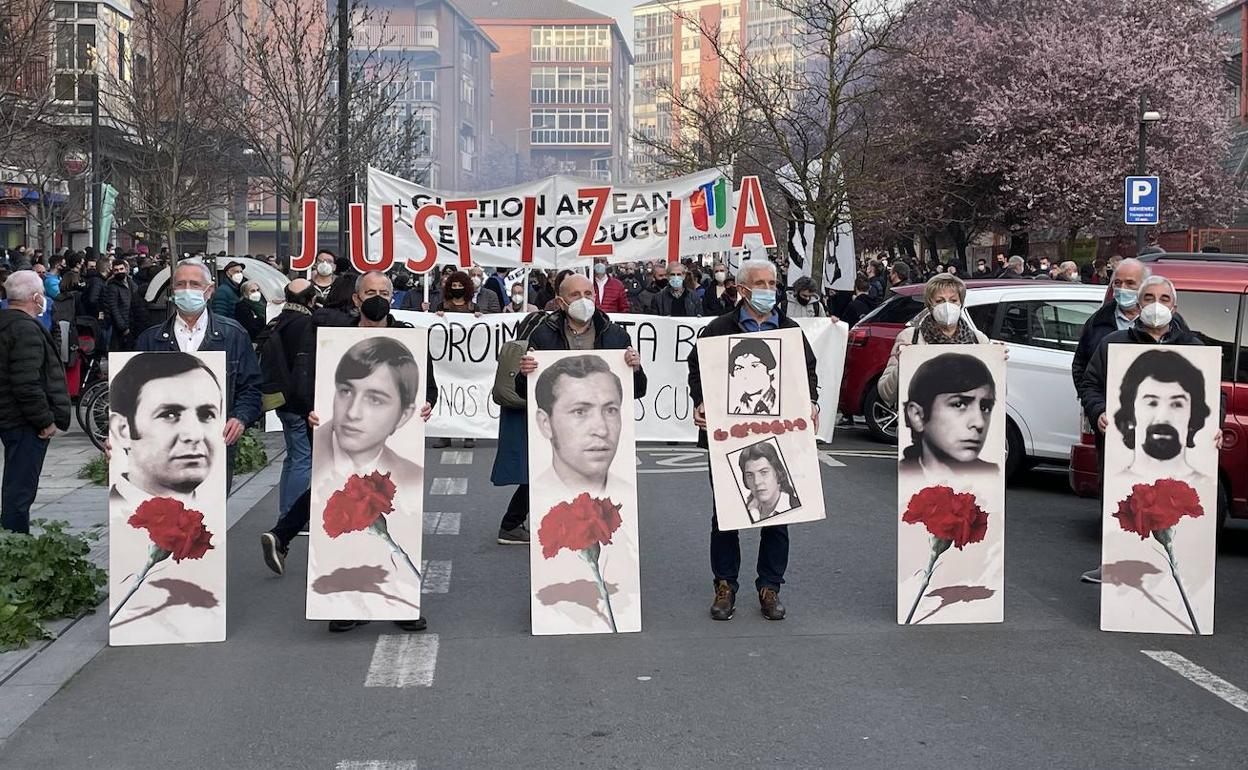 La manifestación ha partido a media tarde desde Zaramaga.