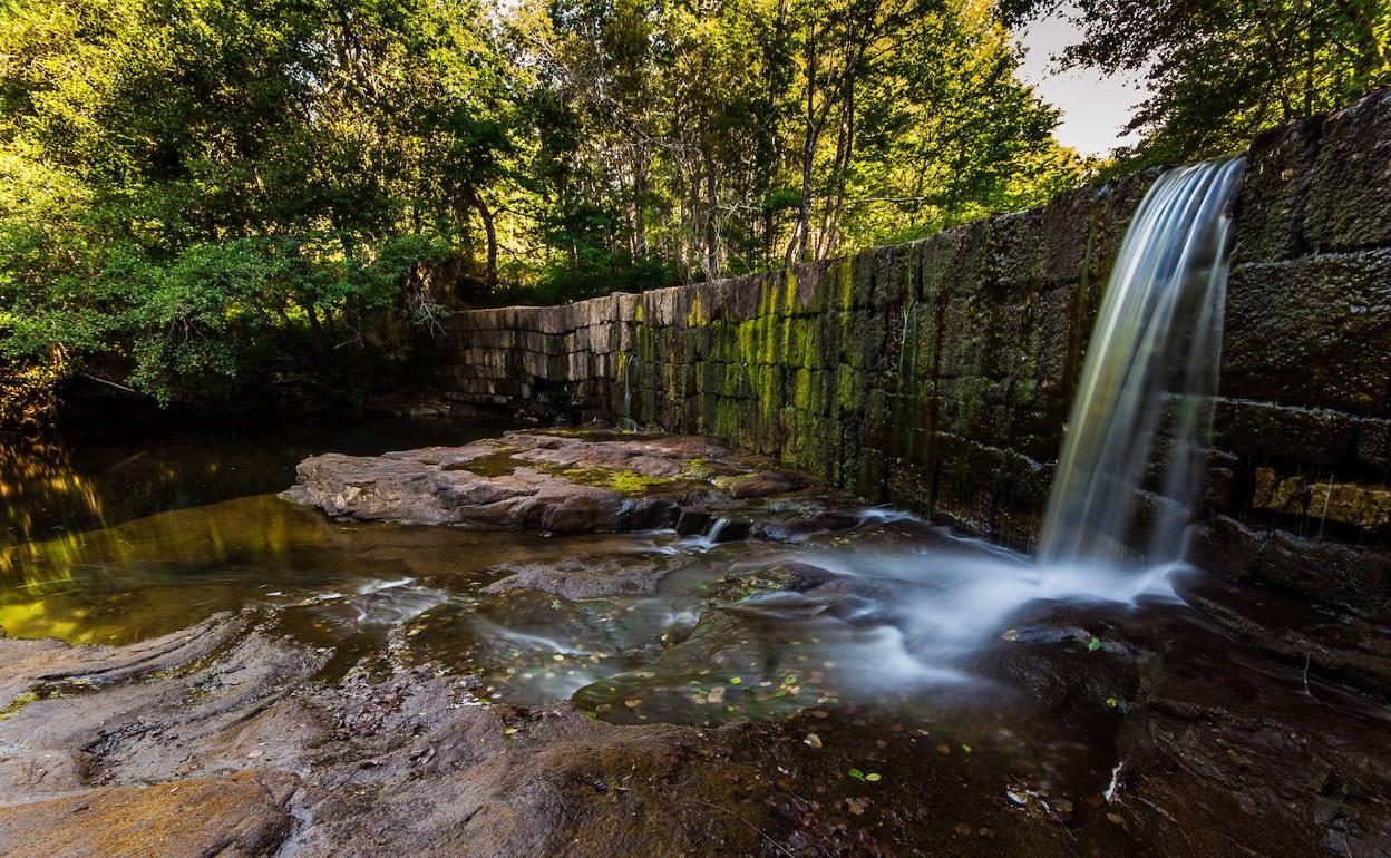 Salto de agua del río Baias. 