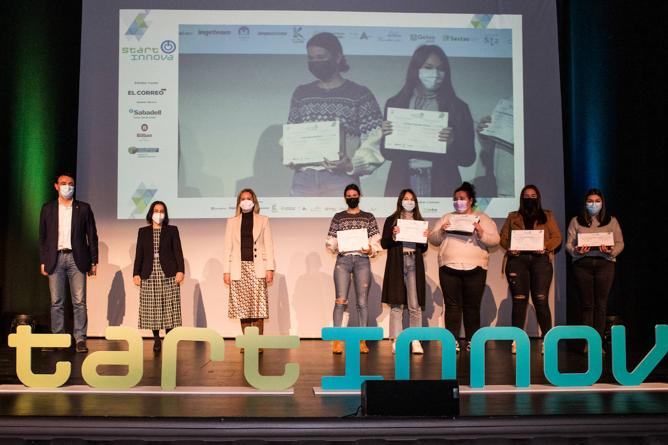 Fotos: STARTInnova entrega los premios a los jóvenes más emprendedores de Bizkaia y Álava