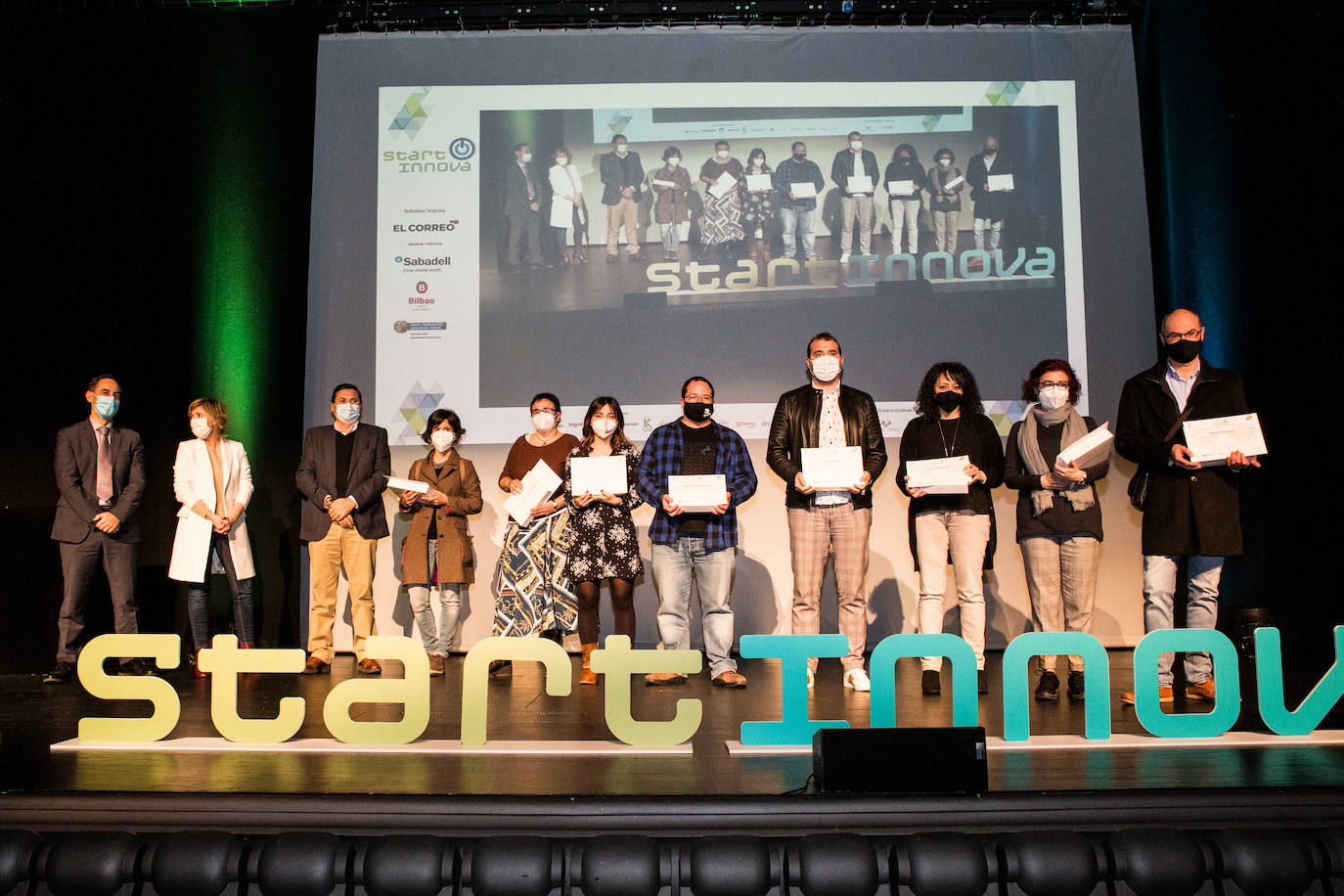 Fotos: STARTInnova entrega los premios a los jóvenes más emprendedores de Bizkaia y Álava