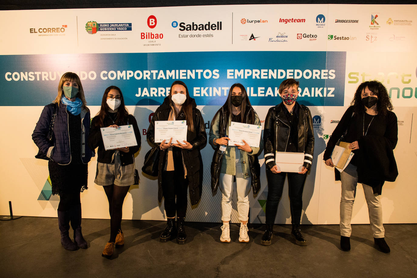 Fotos: STARTInnova entrega los premios a los jóvenes más emprendedores de Bizkaia y Álava