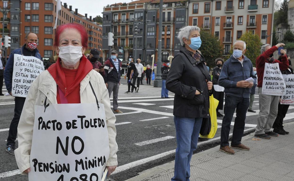 Concentración de pensionistas en Bilbao.