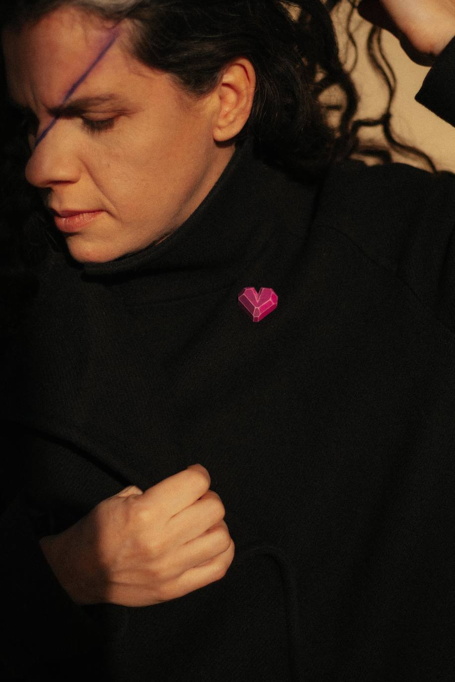 Fotos: Una creadora abre en su taller de Solokoetxe una exposición que protagonizan las mujeres del barrio