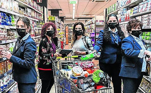 Equipo responsable de un supermercado bilbaíno.