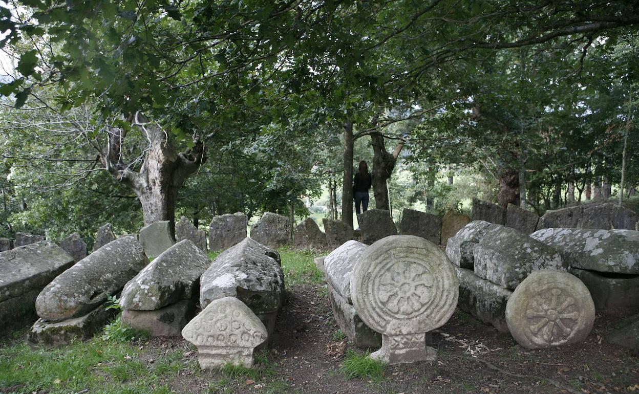 La necrópolis de Argiñeta, un lugar cargado de historia y romanticismo, se encuentra a las afueras del casco histórico de Elorrio. 