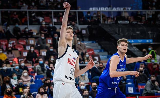 Savkov anotó un triple en seis minutos en su debut con Rusia