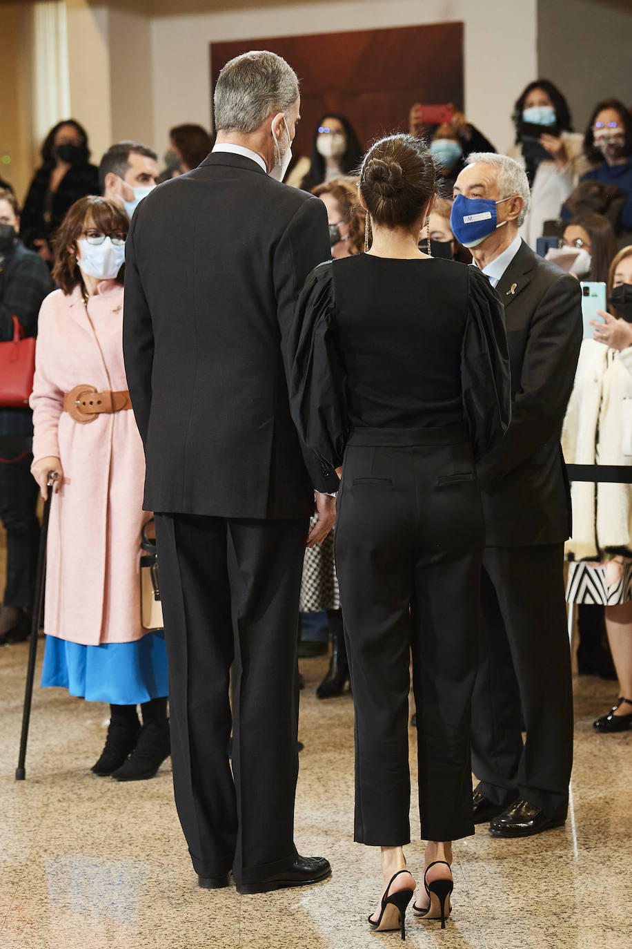 Fotos: La reina Letizia vuelve a confiar en Pertegaz y estrena una de sus prendas más especiales