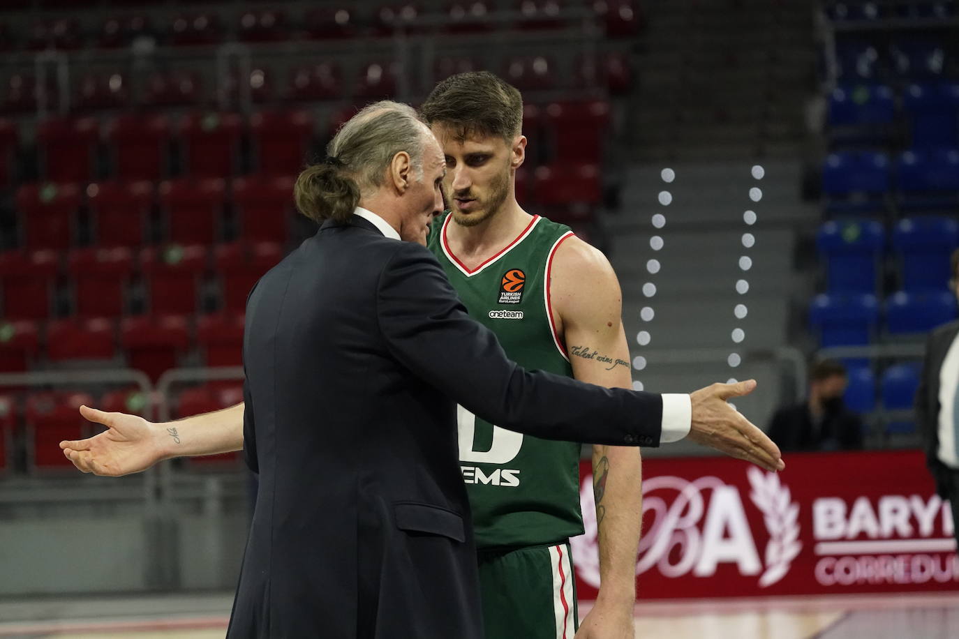 Fotos: LAs mejores imágenes del Baskonia - Bayern