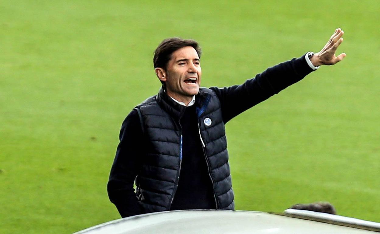 Marcelino: «No es una excusa, pero en los partidos a las dos es más complicado circular el balón»