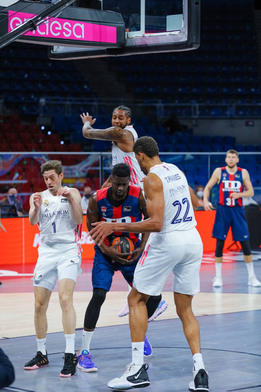 Fotos: Las mejores imágenes del Baskonia - Real Madrid