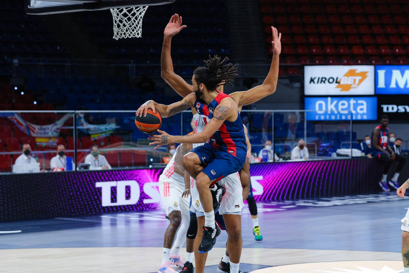 Fotos: Las mejores imágenes del Baskonia - Real Madrid