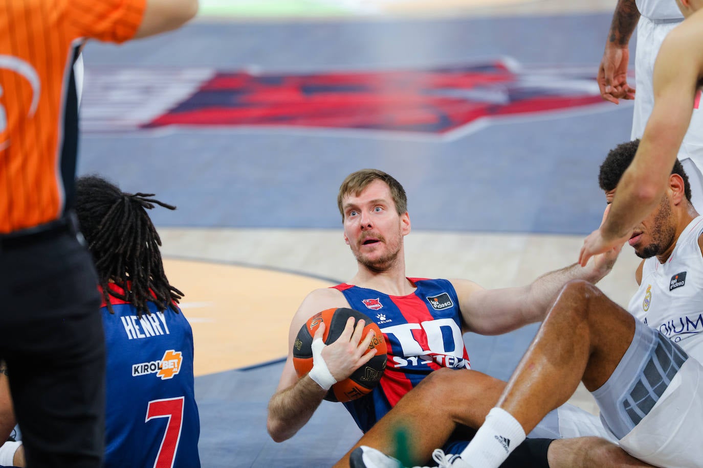 Fotos: Las mejores imágenes del Baskonia - Real Madrid