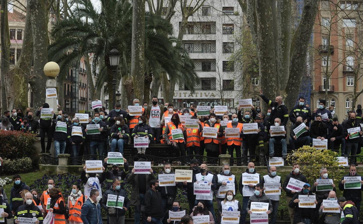 Concentración de trabajadores hoy a la mañana de Aernnova, ITP-PCB y Tubacex ante el TSJ. 