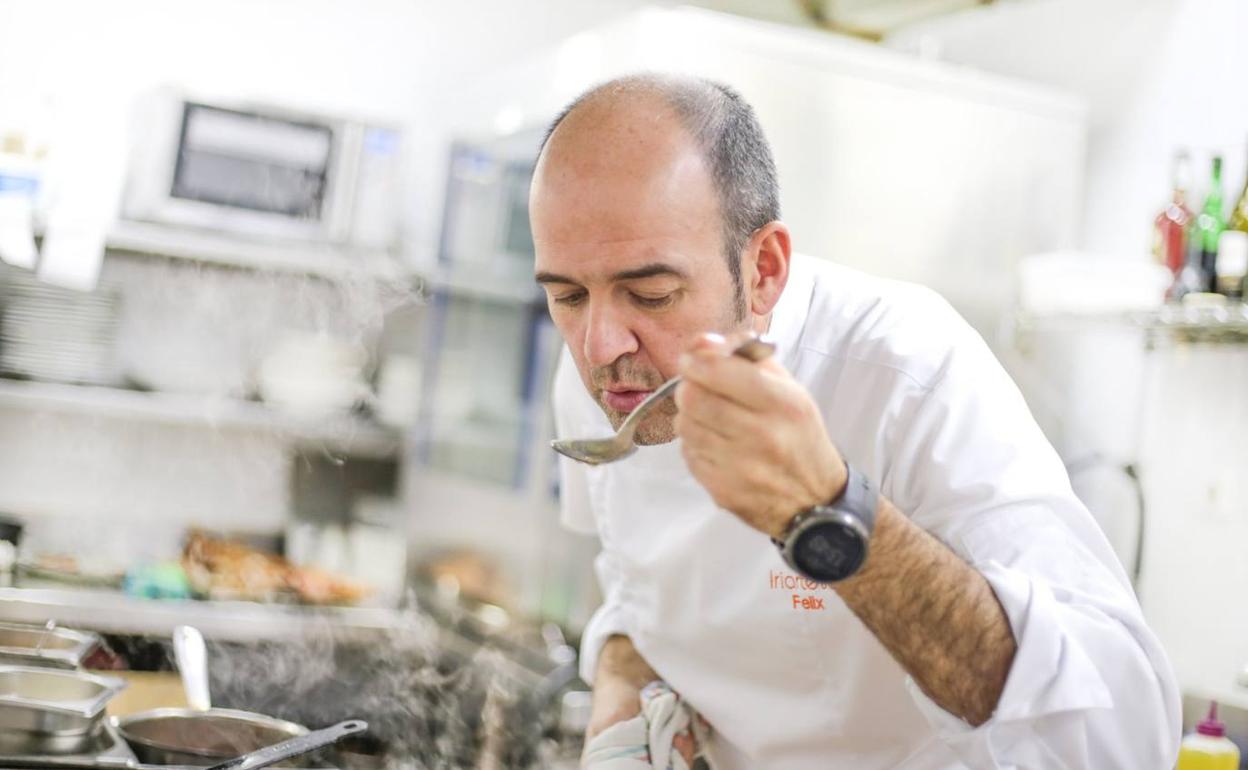 El cocinero Felix Belaunzaran.