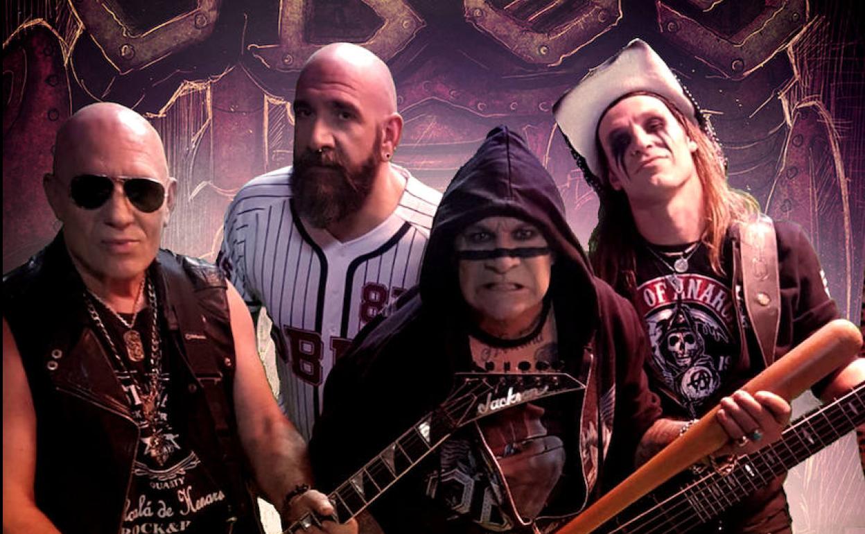 Fortu, cantante de la banda, rodeado de Paco Laguna, Carlos Mirat y Luisma Hernández.