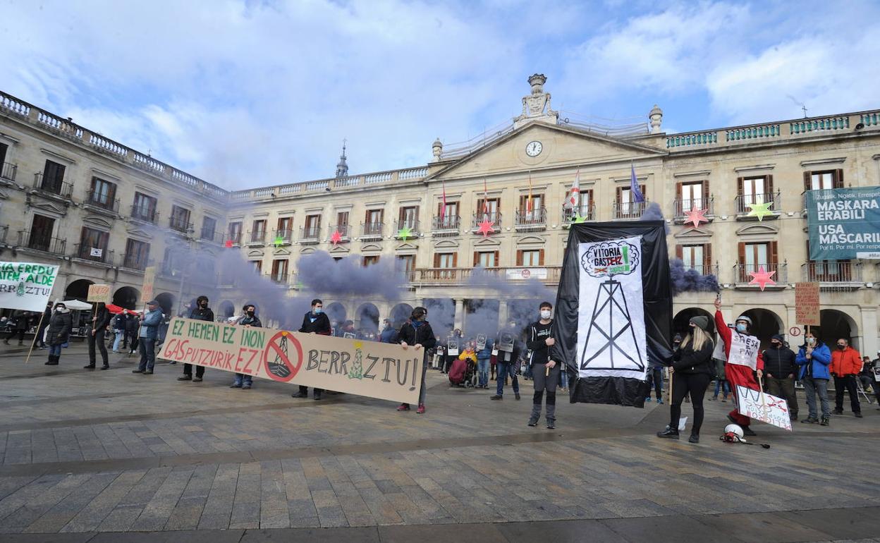 Protesta contra el sondeo de gas en Subijana.