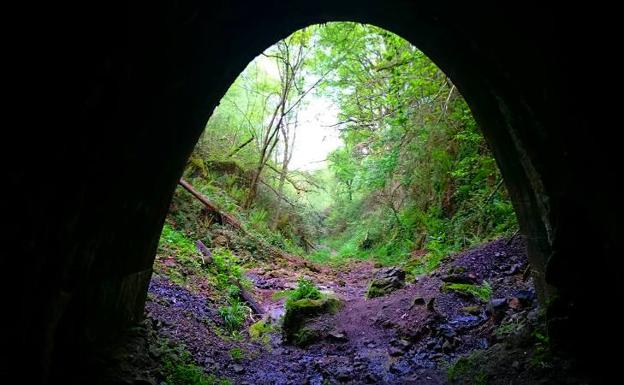 El túnel de Herreros tiene 1,96 kilómetros de longitud.