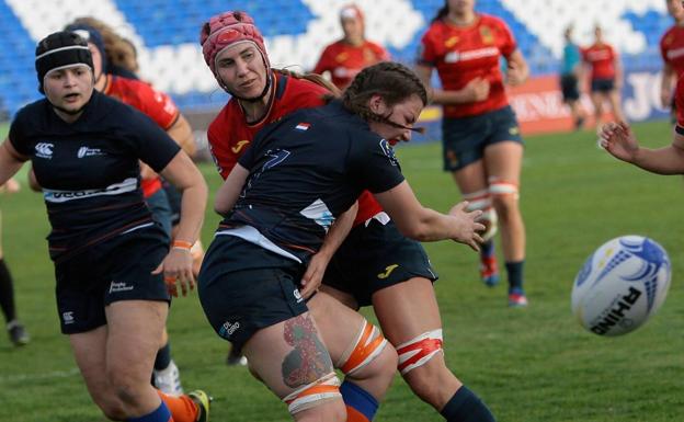 La selección española de rugby durante un partido.