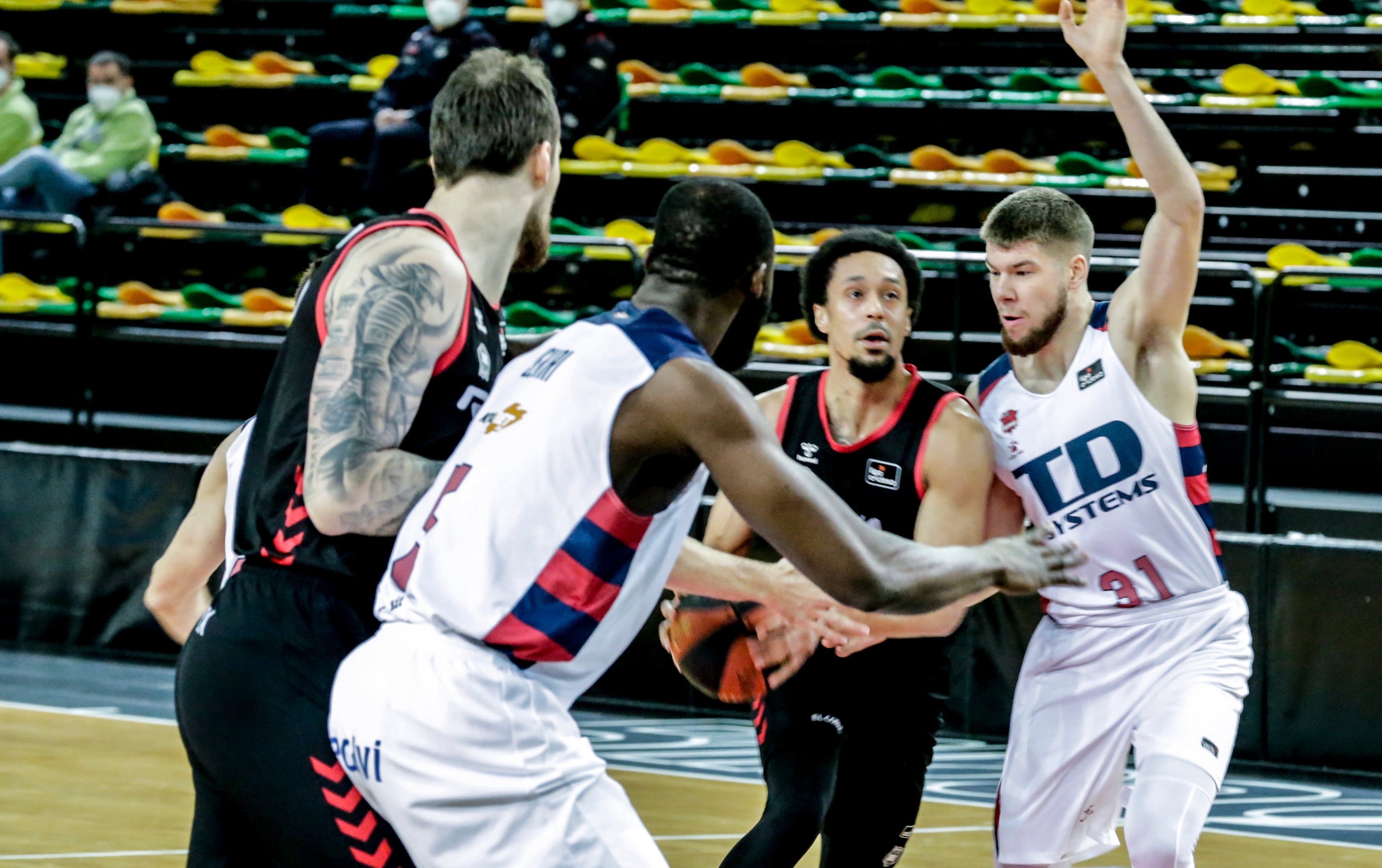 Fotos: Las mejores imágenes del Bilbao Basket-Baskonia