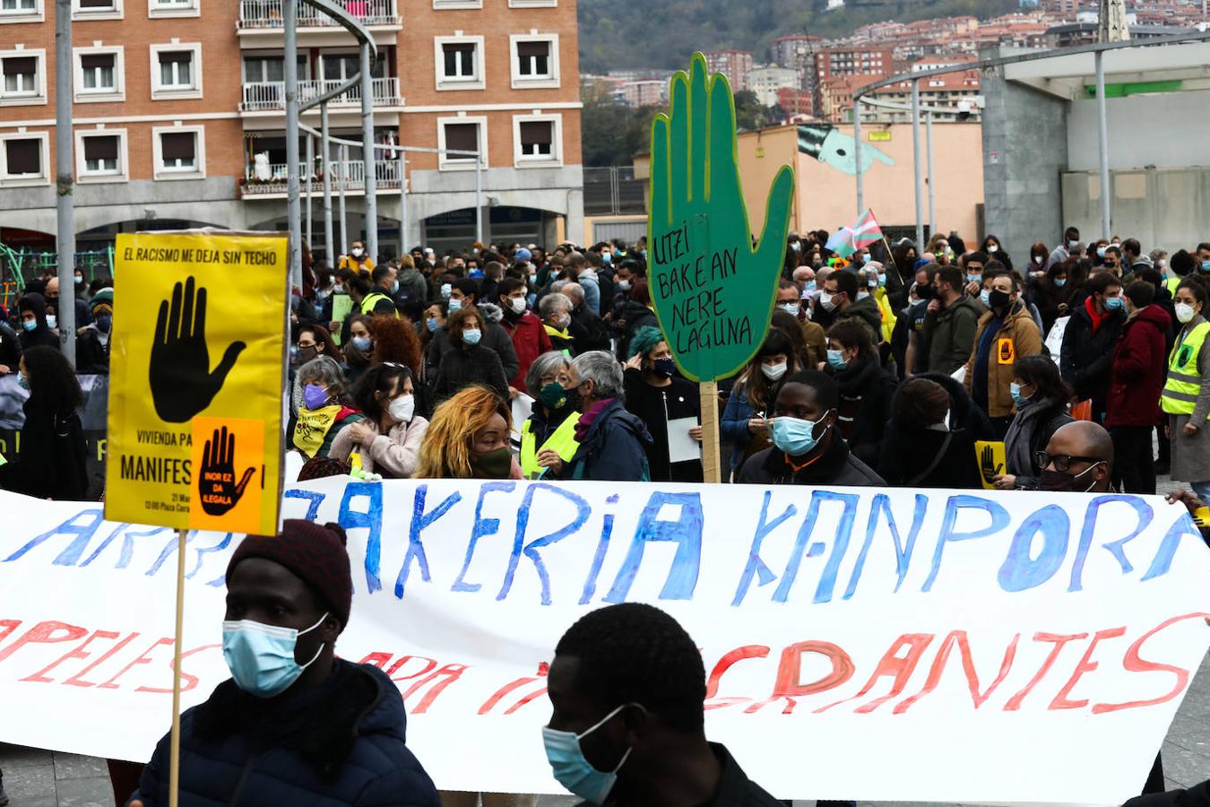 Manifestación contra el racismo y la xenofobia por las calles de Bilbao. 