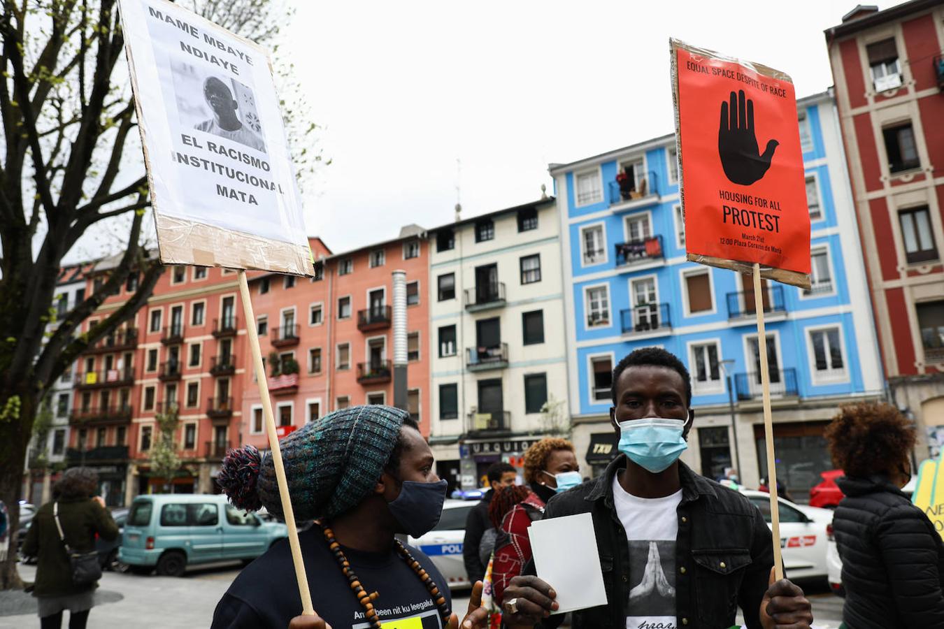 Manifestación contra el racismo y la xenofobia por las calles de Bilbao. 