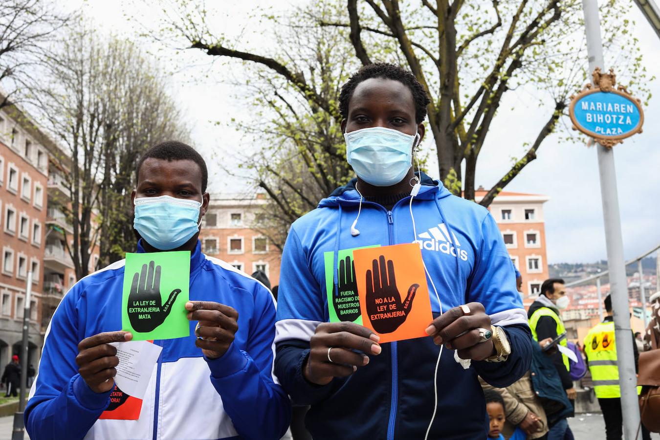 Manifestación contra el racismo y la xenofobia por las calles de Bilbao. 