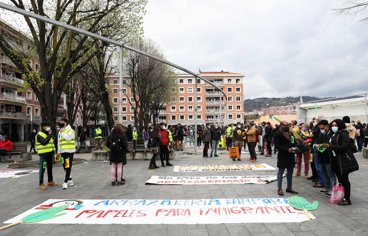 Manifestación contra el racismo y la xenofobia por las calles de Bilbao. 