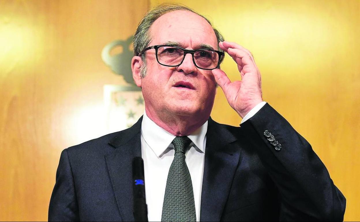 «A favor de Ángel Gabilondo hay que decir que él ya era razonable antes de que llegasen los estrategas»