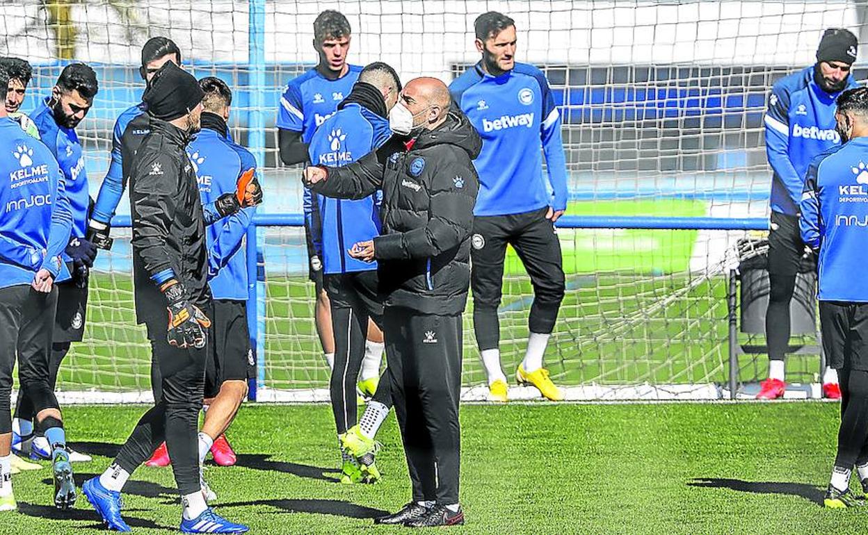 Abelardo dirigió ayer el entrenamiento en Ibaia tras la jornada de descanso del lunes. 