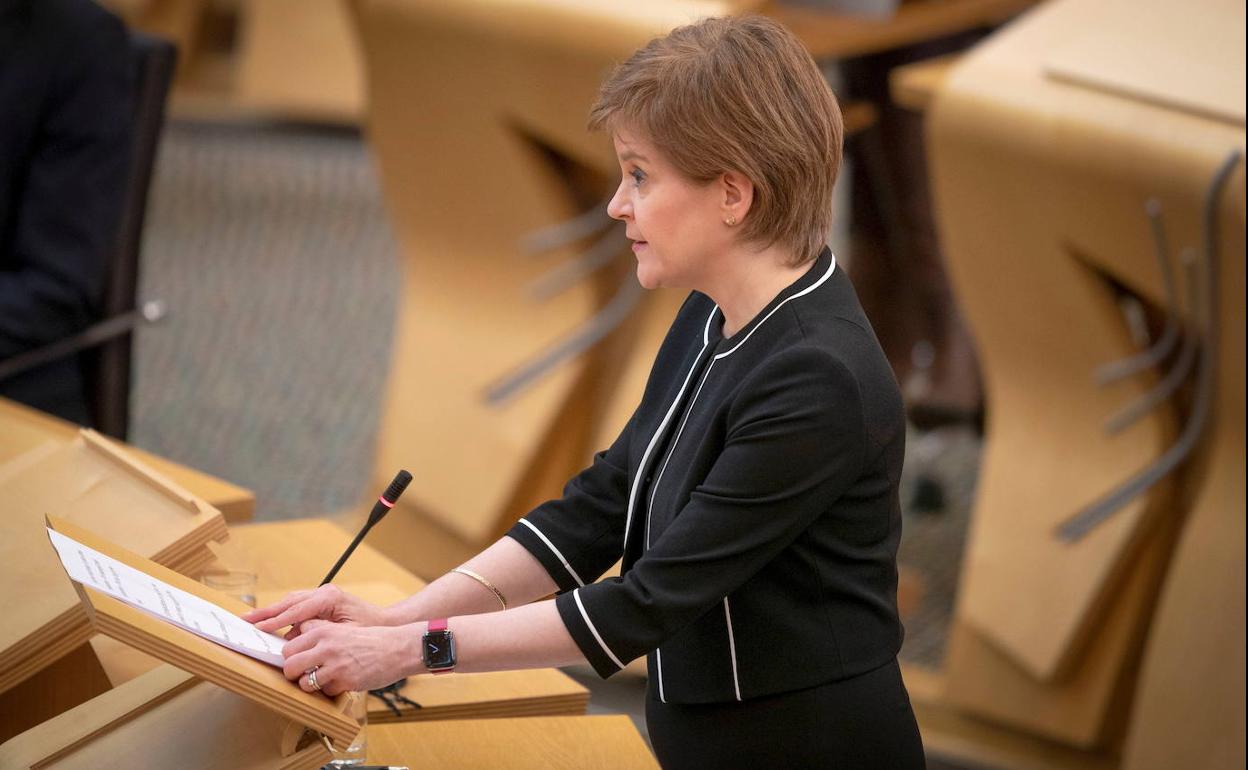 Nicola Sturgeon, en el Parlamento de Edimburgo.