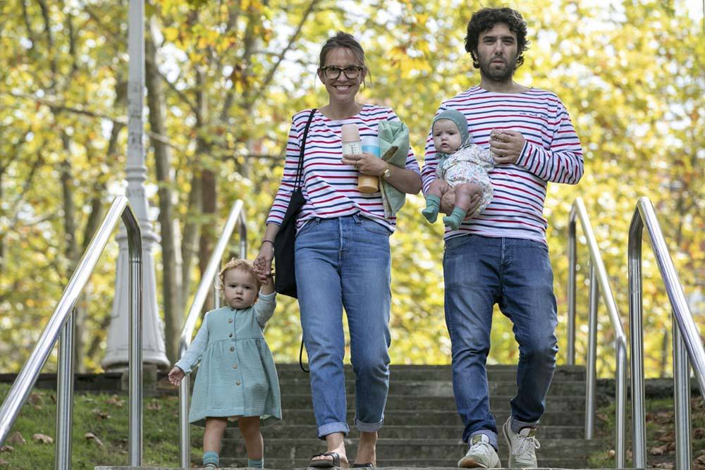 Fotos: La versión bilbaína de la camiseta marinera para animar al Athletic