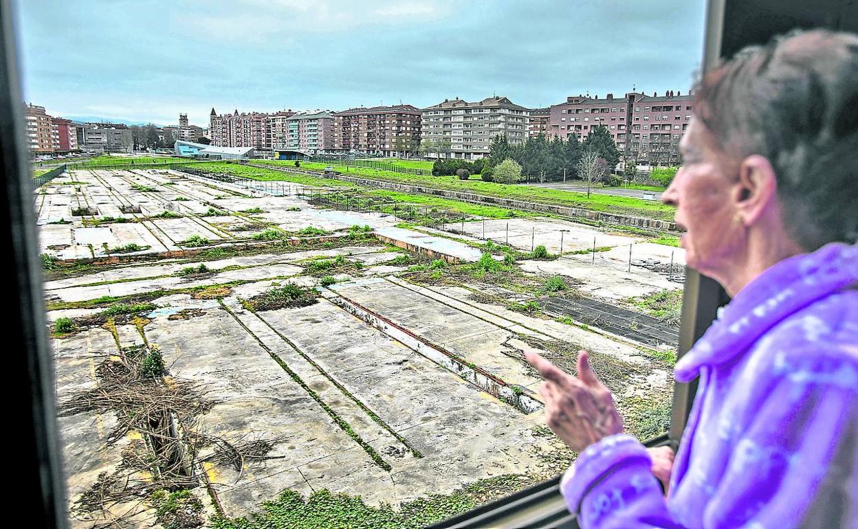 Vista de los terrenos liberados por el soterramiento del tren en el que se proyectan ubicar las cinco torres de viviendas. 