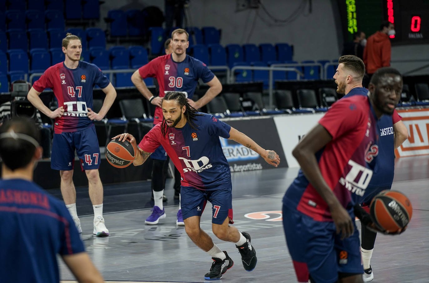 Fotos: Las mejores imágenes del Baskonia - Milán
