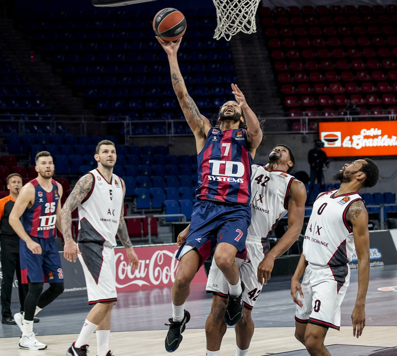 Fotos: Las mejores imágenes del Baskonia - Milán