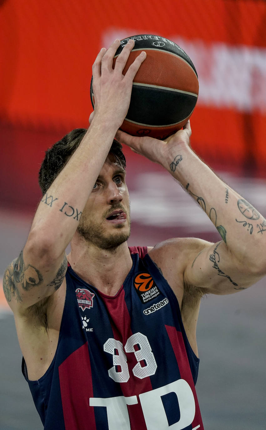 Fotos: Las mejores imágenes del Baskonia - Milán