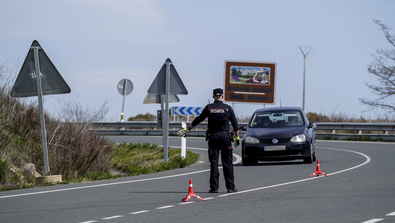 Los controles se suceden en las carreteras que unen La Rioja y Álava.