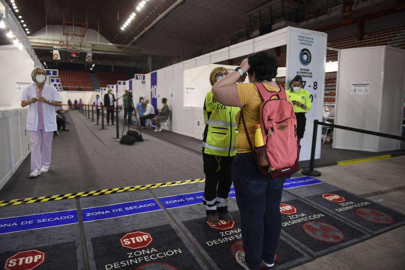 Fotos: Así ha sido el primer día en el vacunódromo de La Casilla