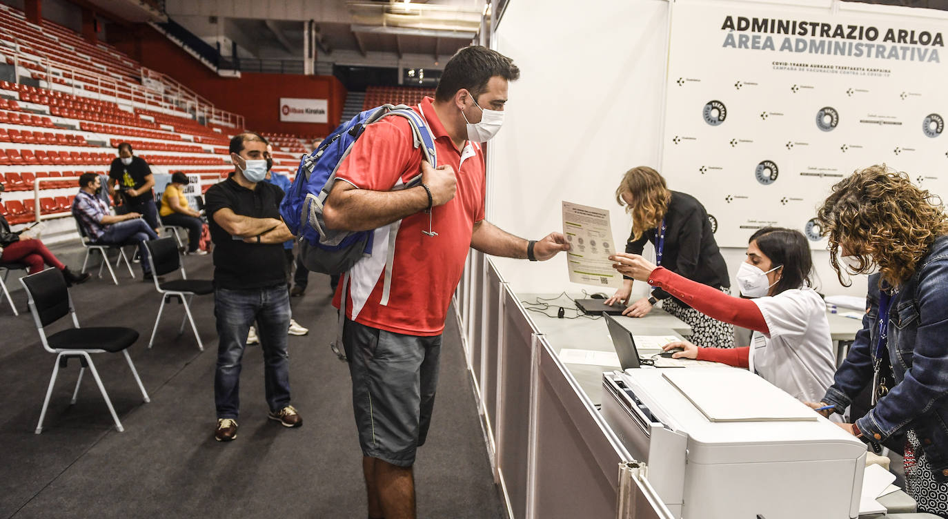 Fotos: Así ha sido el primer día en el vacunódromo de La Casilla