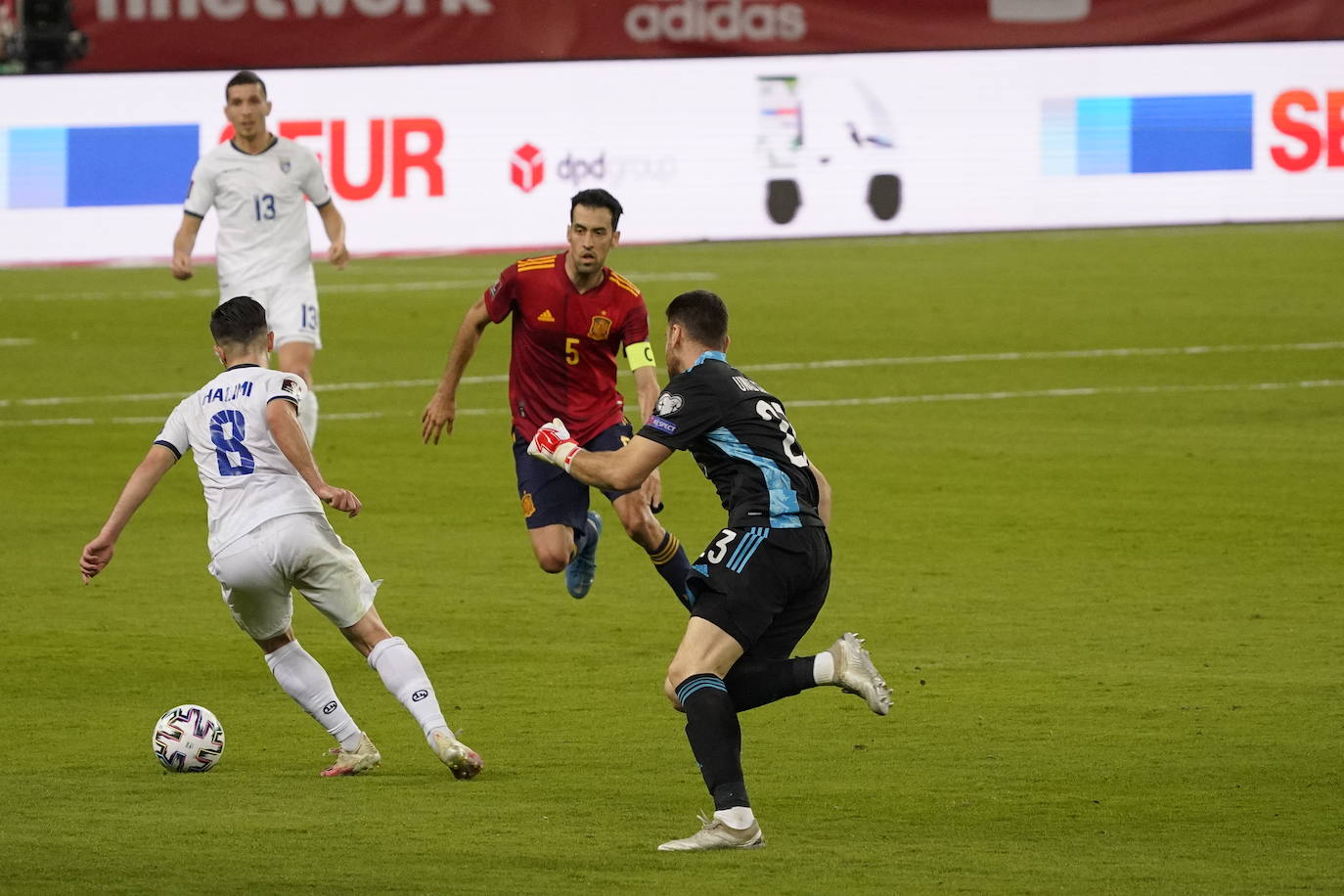 Fotos: Iñigo Martínez y Unai Simón, titulares con España