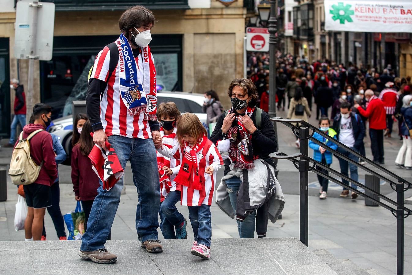 Fotos: Ambiente del Athletic en los balcones de Bizkaia