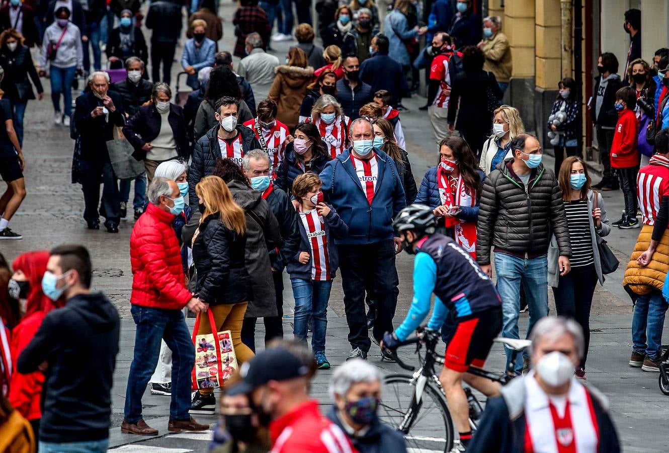 Fotos: Ambiente del Athletic en los balcones de Bizkaia