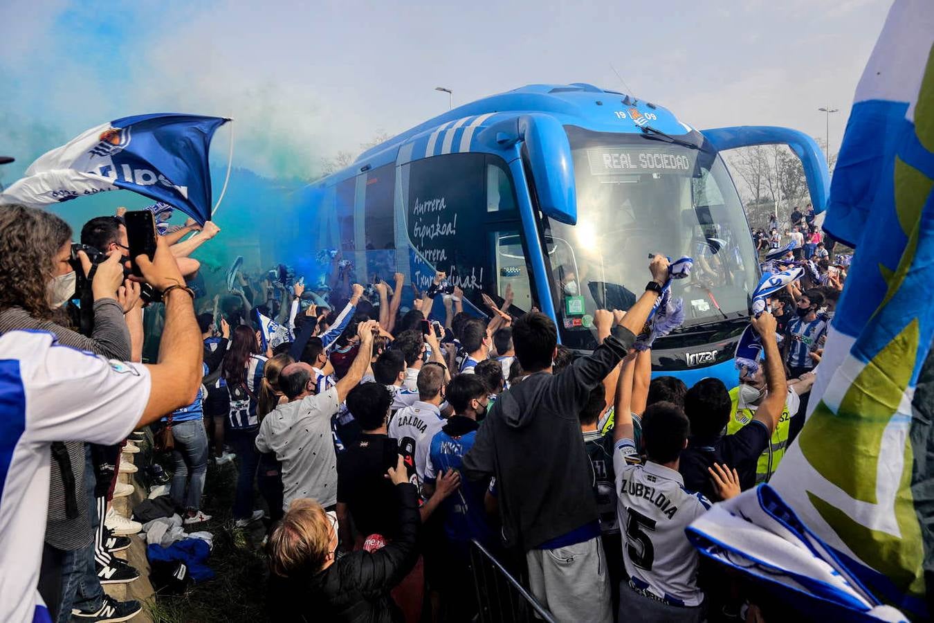 Fotos: Así fue la masiva despedida de los aficionados a la Real Sociedad