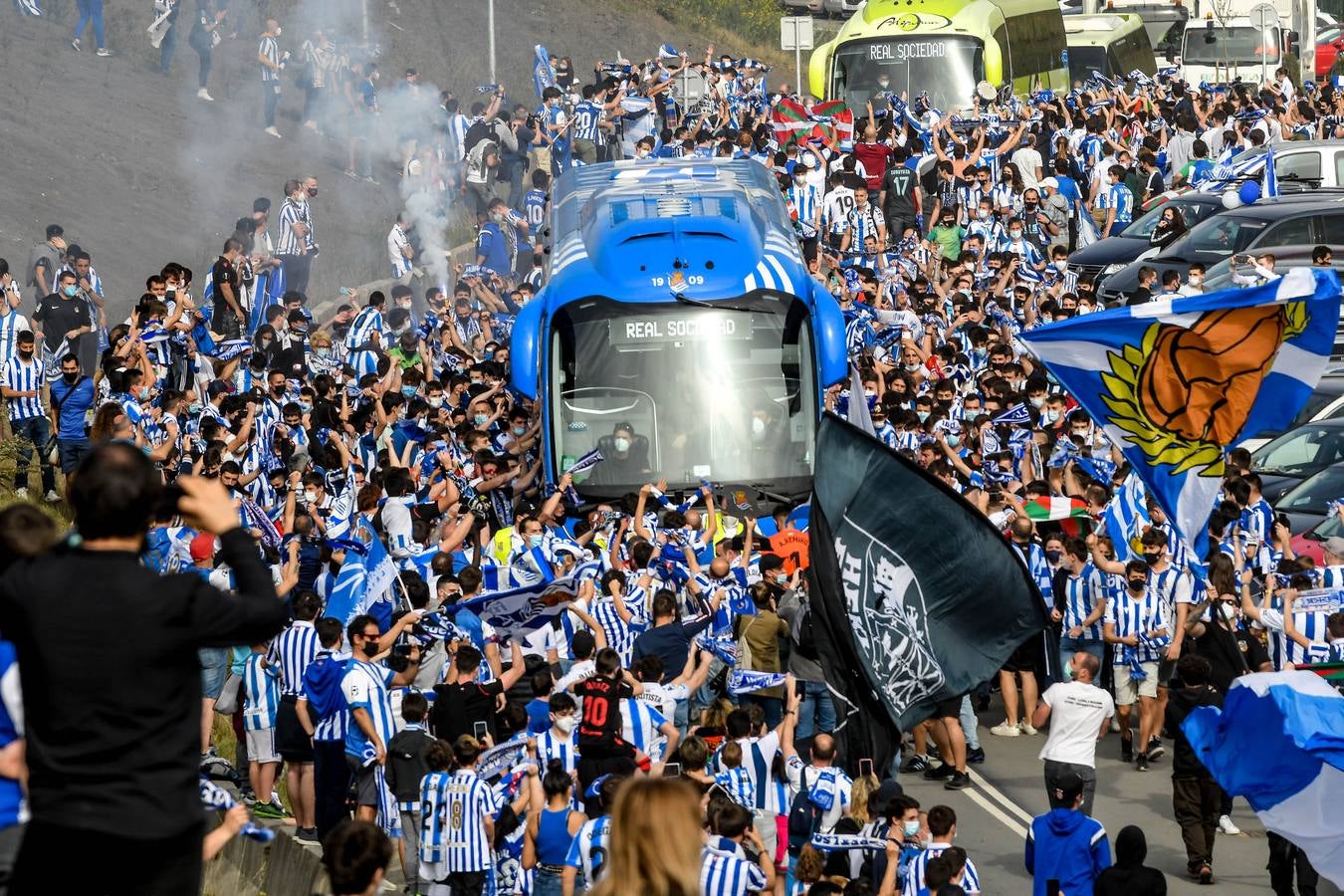 Fotos: Así fue la masiva despedida de los aficionados a la Real Sociedad