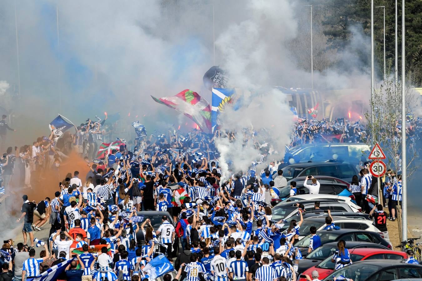 Fotos: Así fue la masiva despedida de los aficionados a la Real Sociedad