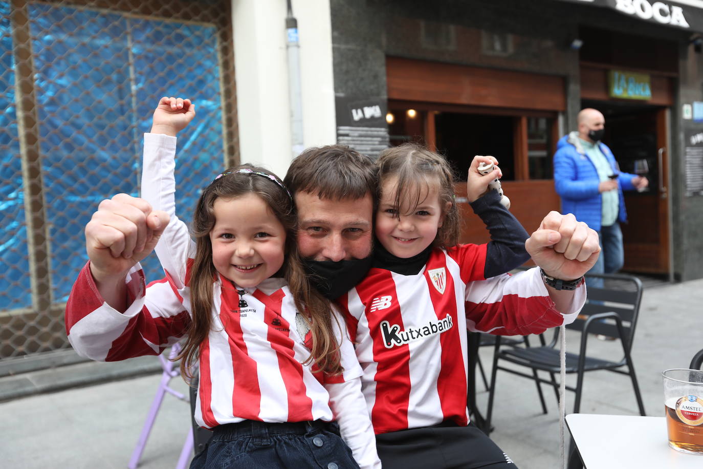 Rubio con sus hijas en Gernika.