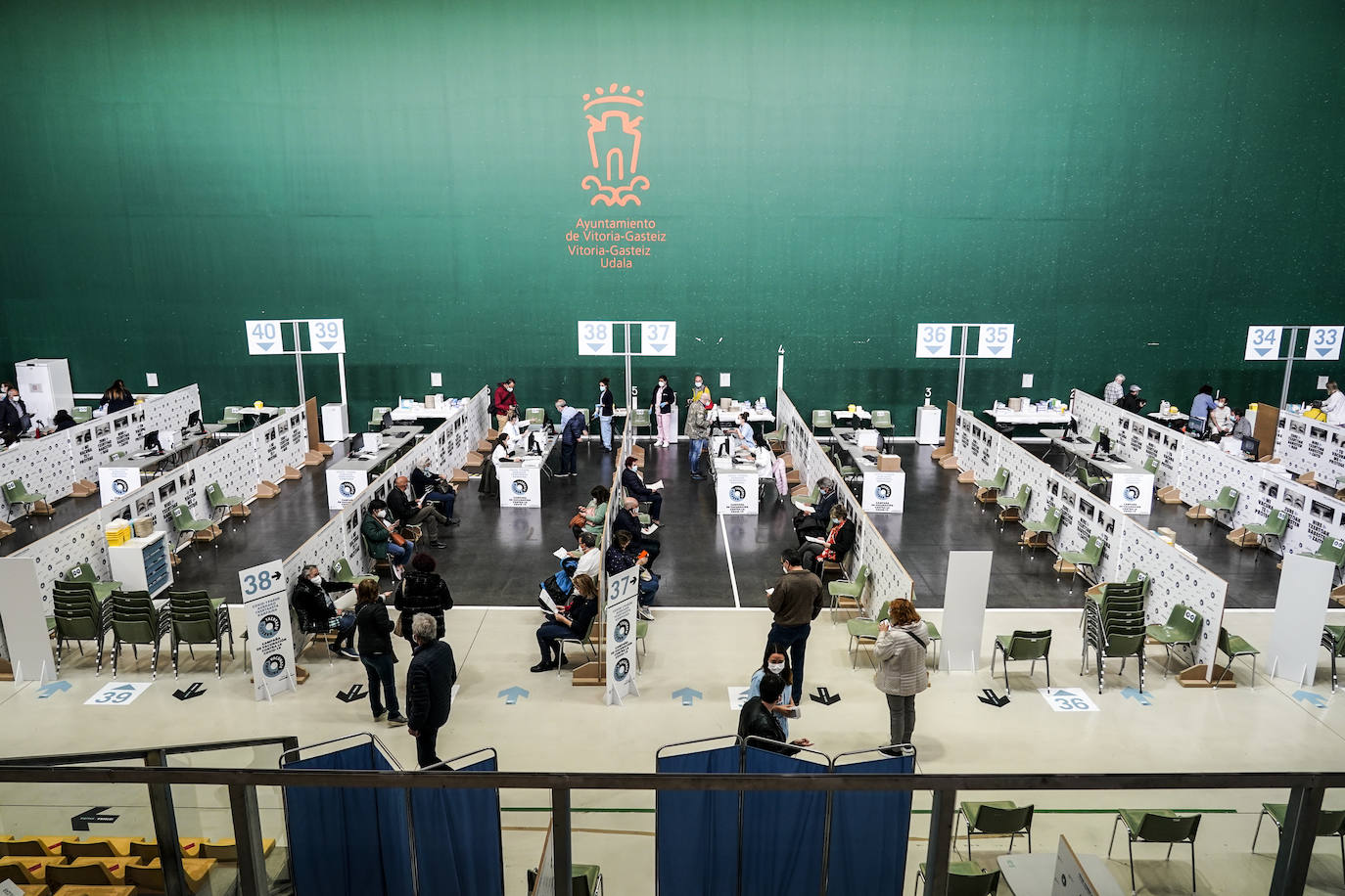 Fotos: Arranca la inmunización en el &#039;vacunódromo&#039; de Lakua
