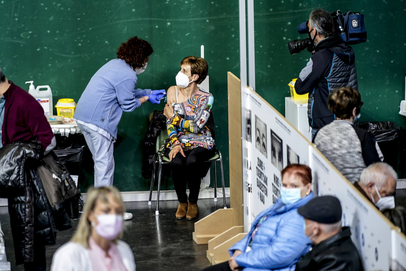 Fotos: Arranca la inmunización en el &#039;vacunódromo&#039; de Lakua