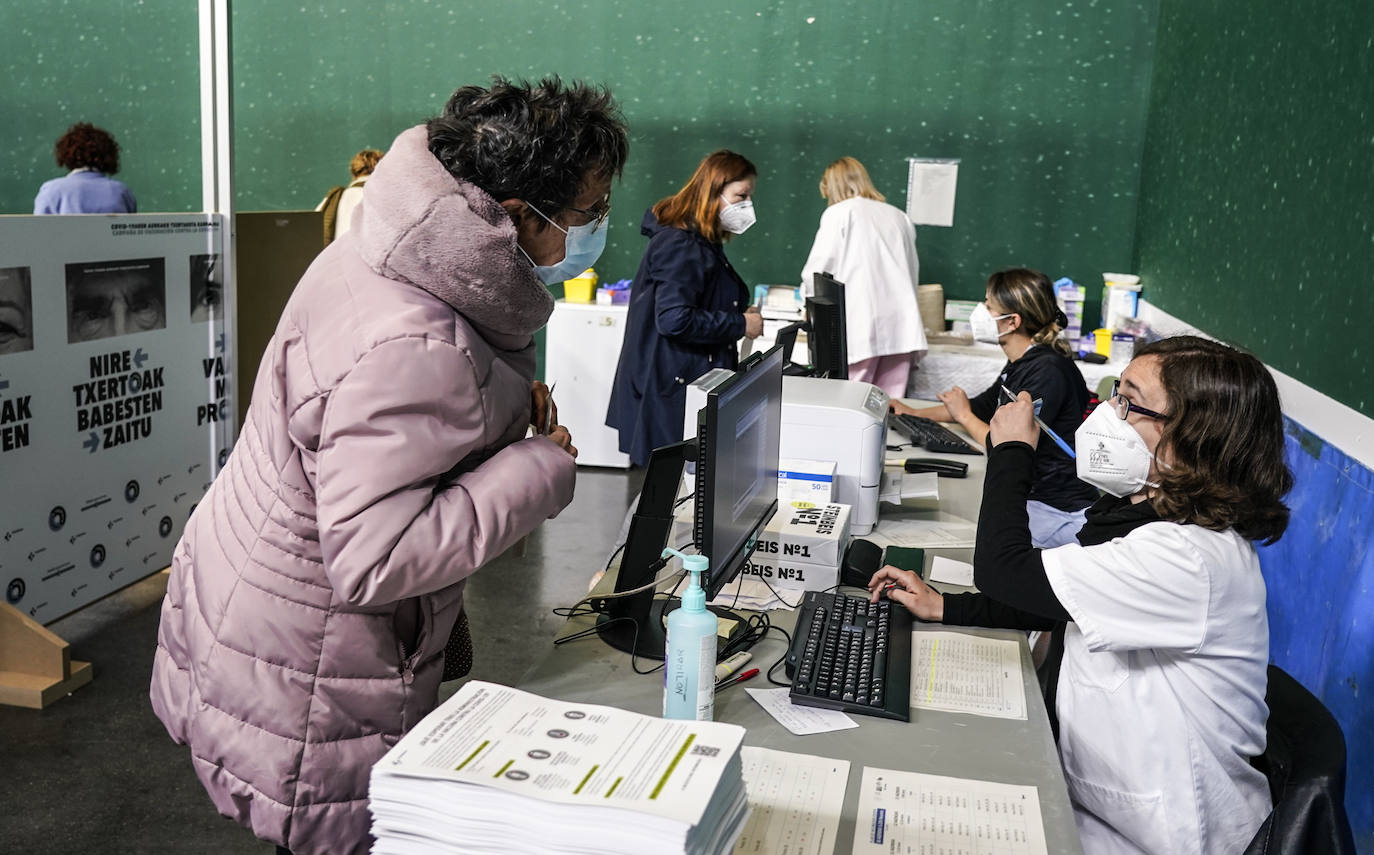 Fotos: Arranca la inmunización en el &#039;vacunódromo&#039; de Lakua