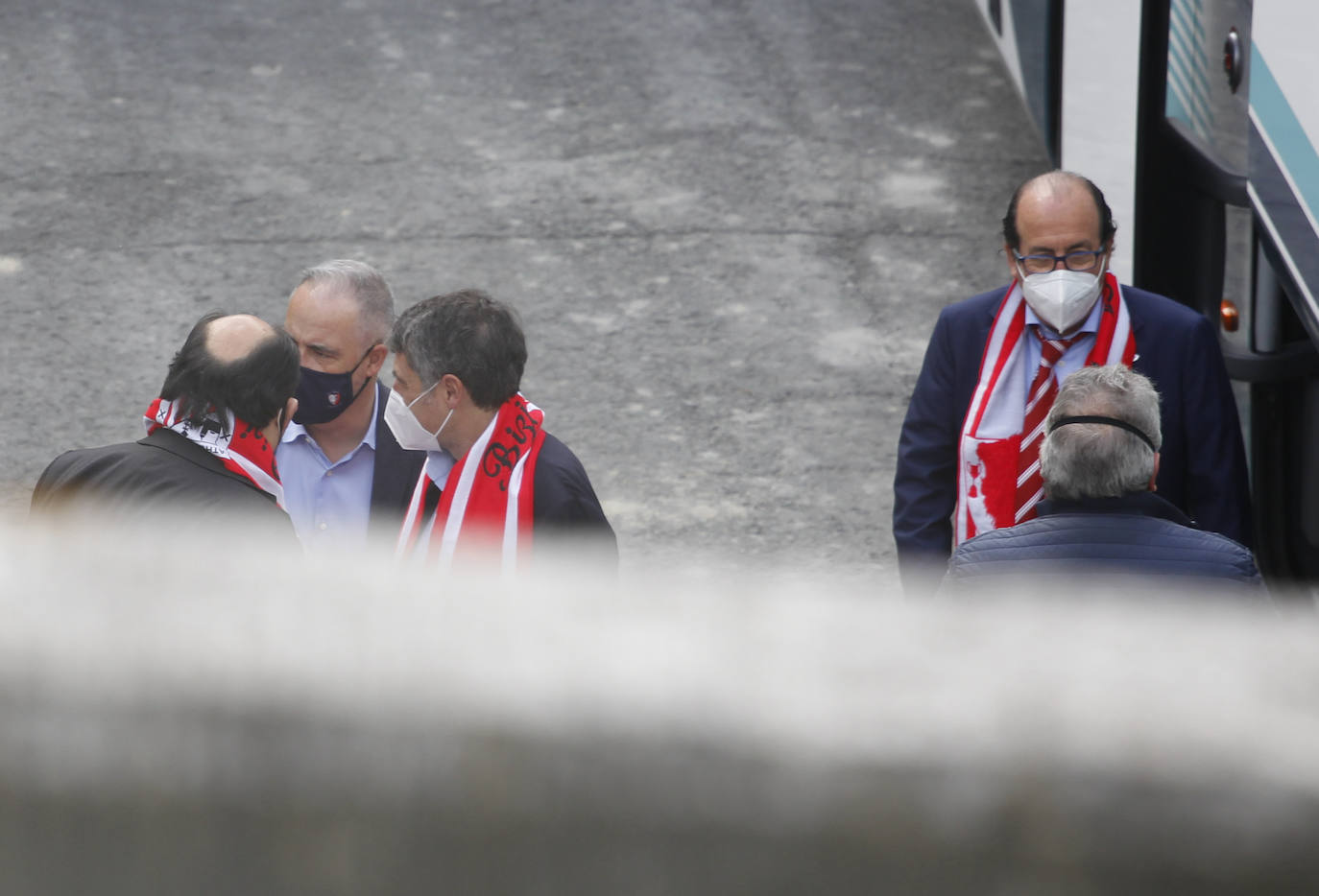 Los invitados del Club y directivos llegaron minutos antes que los jugadores.