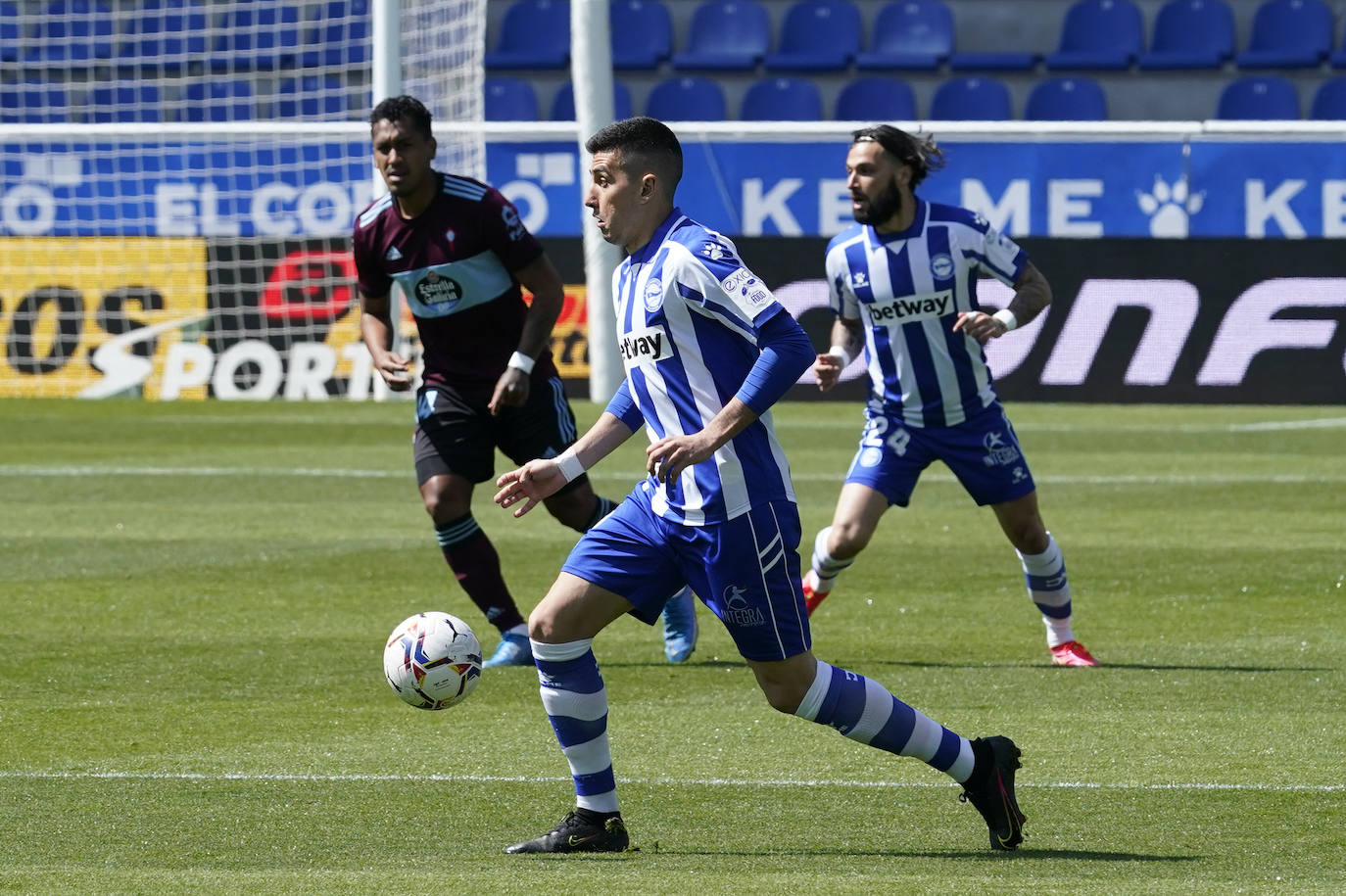 Fotos: Las mejores imágenes del Alavés - Celta de Vigo